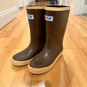 Kids XTRATUF Legacy boots. Size 1.